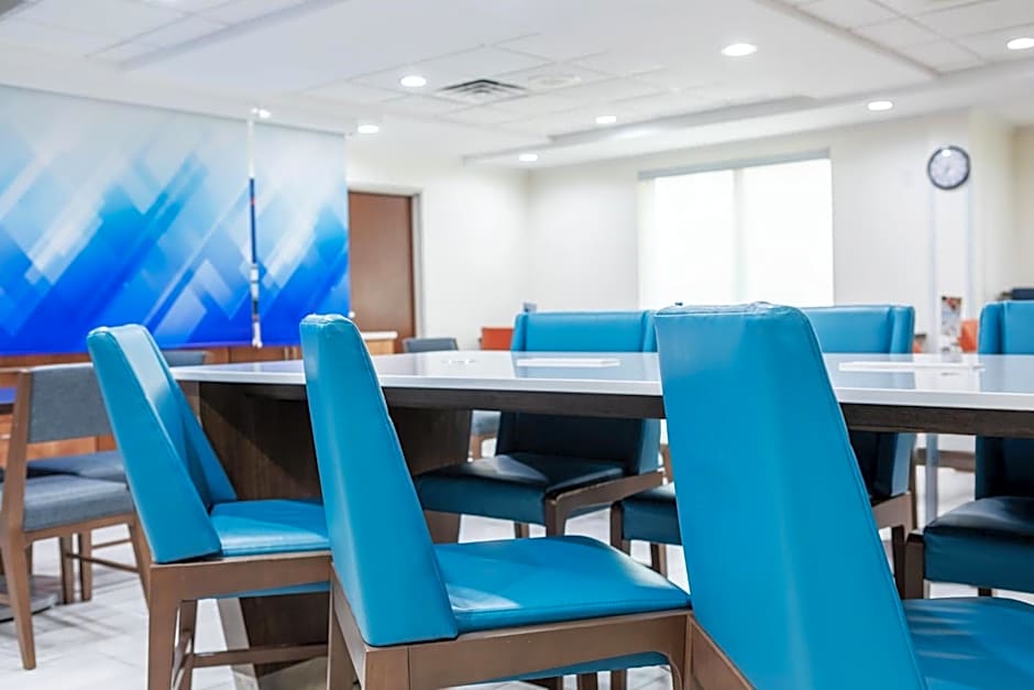 Holiday Inn Express Hotel & Suites Memphis/Germantown By IHG