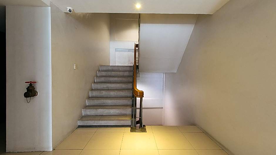 RedDoorz near Osmena Highway 1