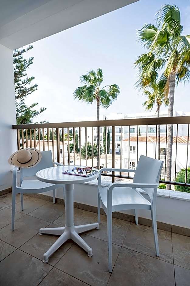 New Famagusta Hotel & Suites