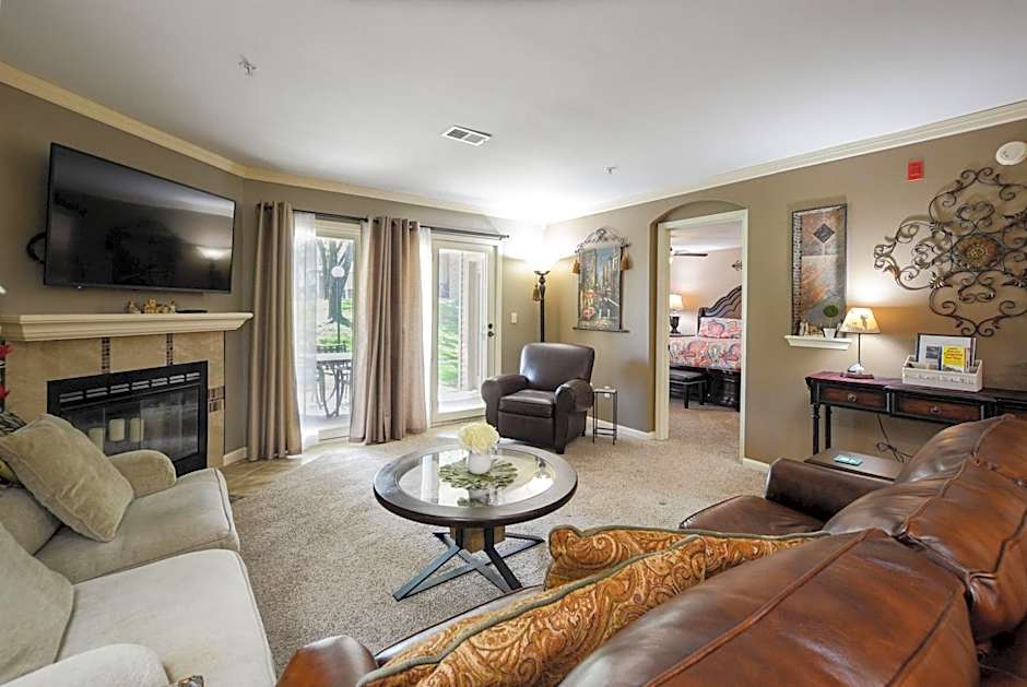 Luxury Condos at Thousand Hills - Heart of Branson - Beautifully remodeled - Spacious and Affordable