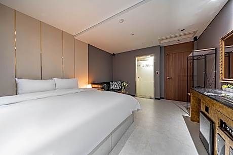 Special Offer - Random Room Assignment