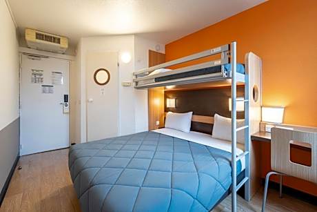 Triple Room (1 Double Bed + 1 Single Bed)