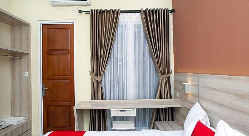 RedDoorz Plus near Pasundan University