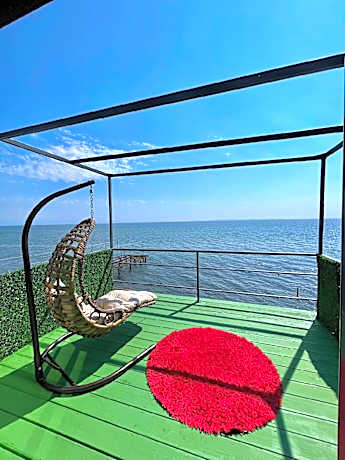 Ada Tiny House Hotel