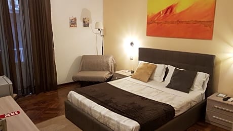 1 King Bed, Balcony