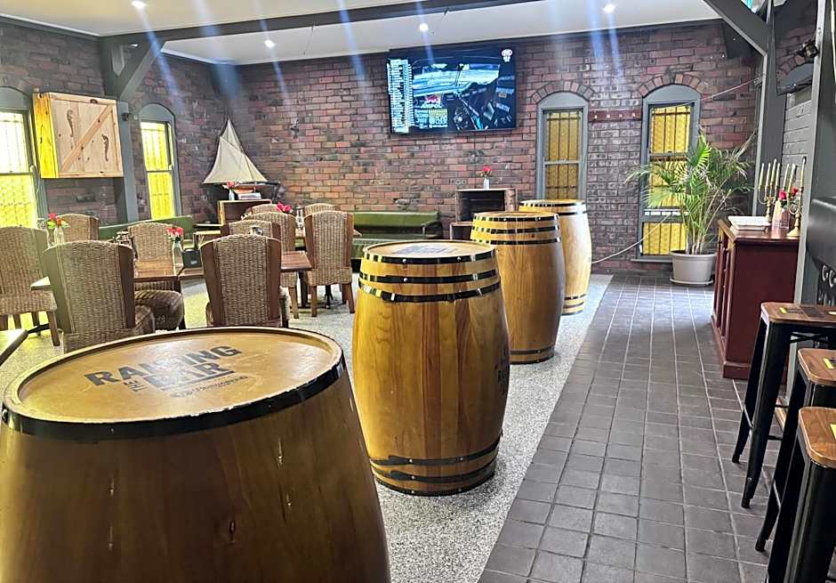 The Club Hotel Collie