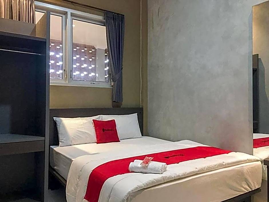RedDoorz near Wisata Paribendo Lawang