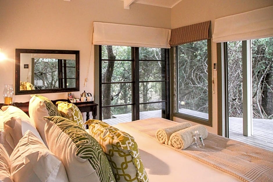 Khangela Private Game Lodge - Self Catering - Bedrooms are 3 Separate Chalets - Hluhluwe