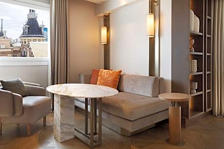 Signature Suite, Suite, 1 King, Skyline view, Terrace