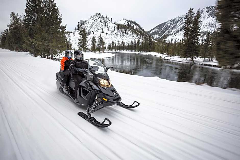 Gray Wolf Inn & Suites