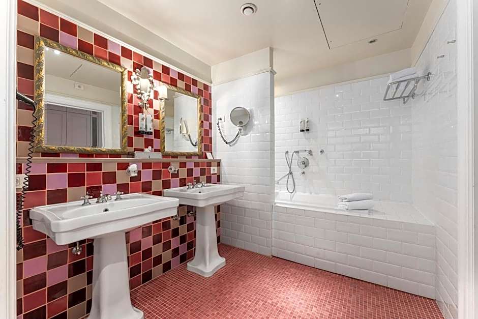 Canal Suites