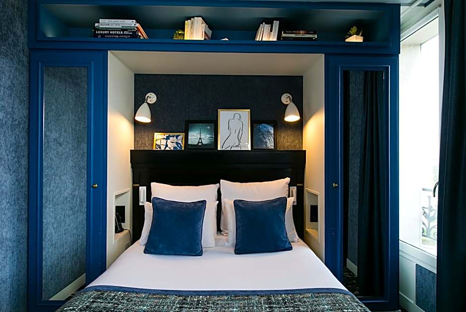 Hotel de Neuville Arc de Triomphe