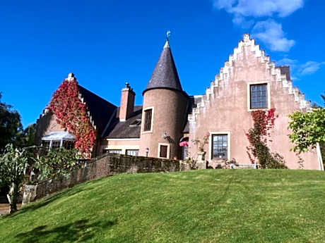 Highland Bear Lodge & Luxury Bear Huts