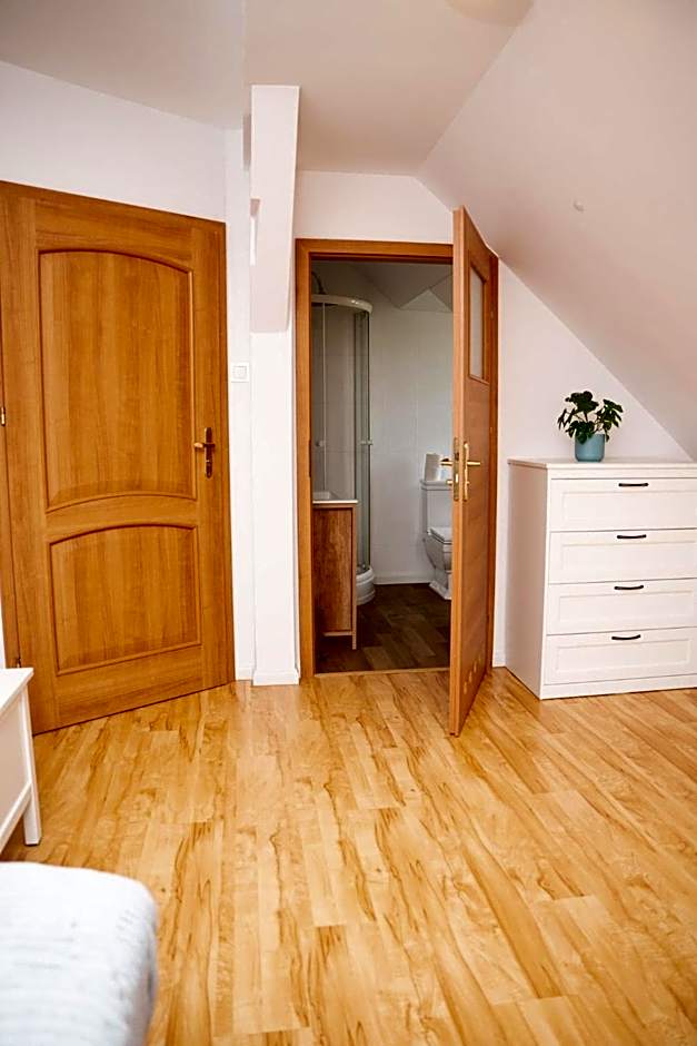 Pałac Ostoja - pokoje gościnne