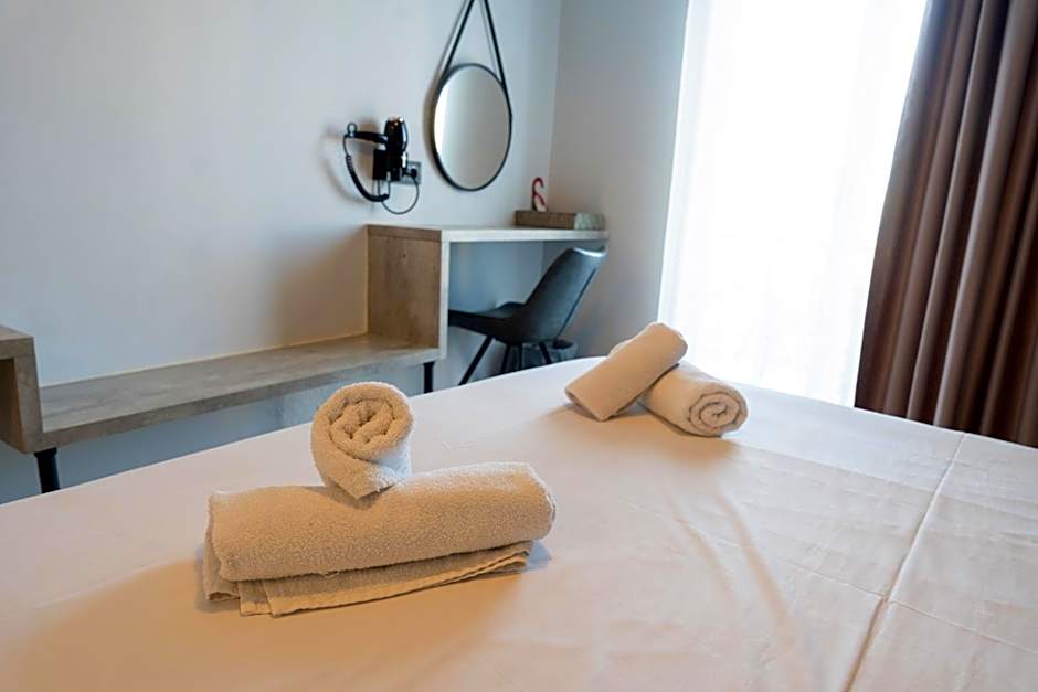 California Beach Hotel - Adults Only