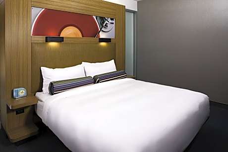 Room, 1 King Bed (Hearing Accessible)