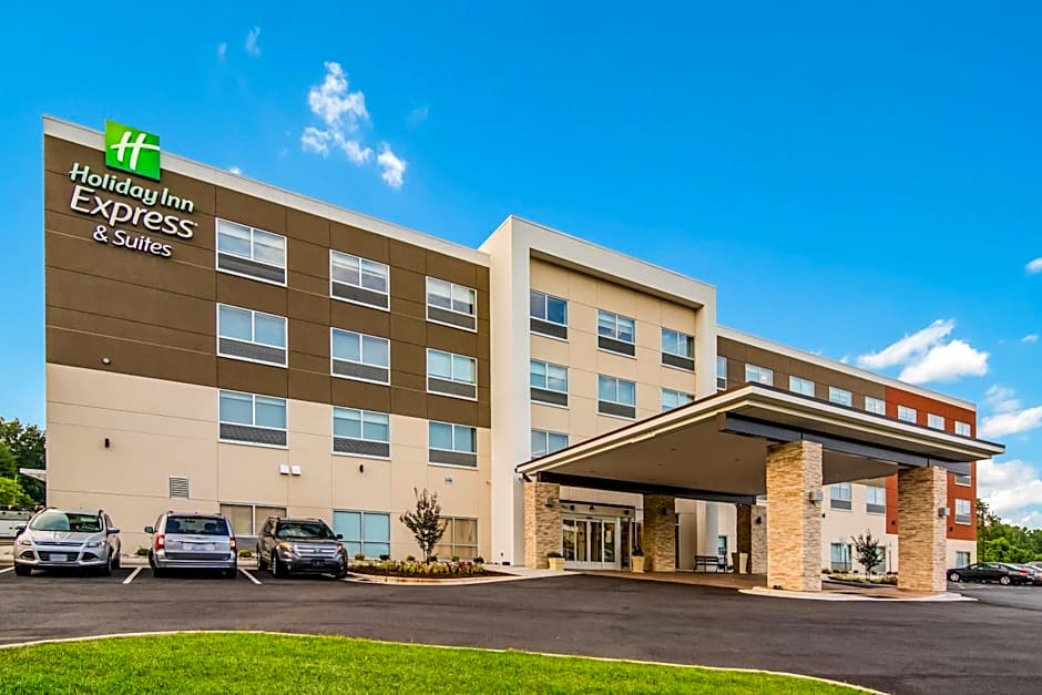 Photo 1 of 50 of Holiday Inn Express and Suites Asheboro By IHG
