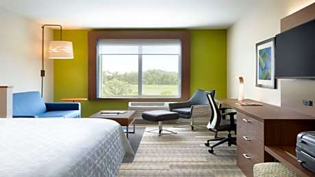 Standard King Room with Roll-In Shower - Communications Access