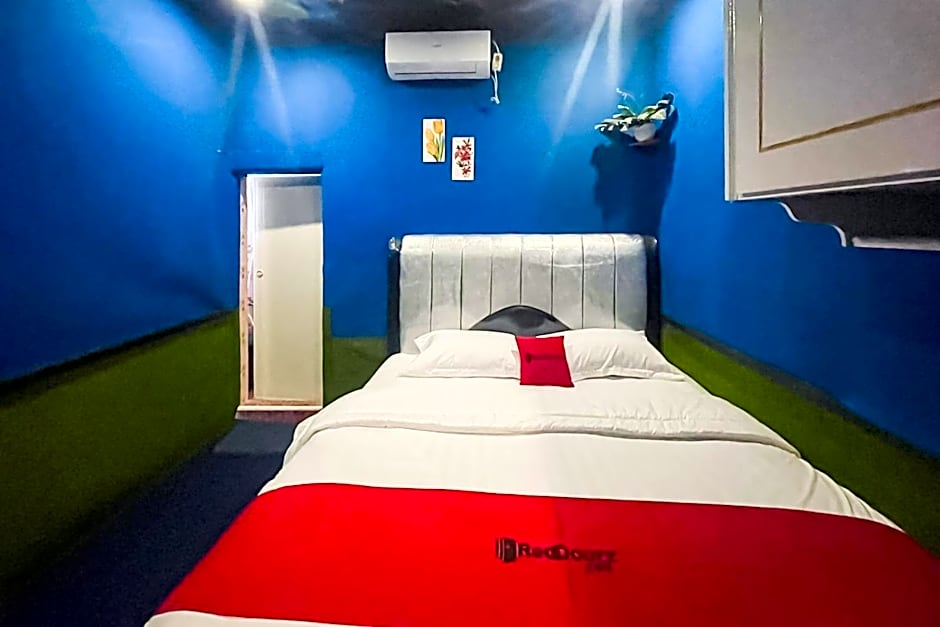 RedDoorz Syariah at Jalan RJ Junjungan Lubis Pandan