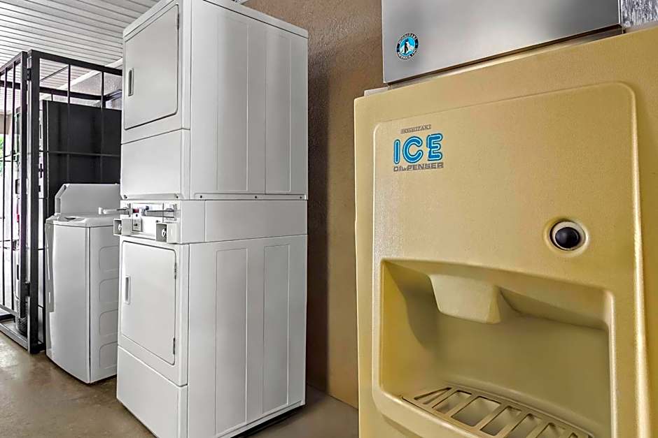 Econo Lodge Inn & Suites Cayce I-26 Airport