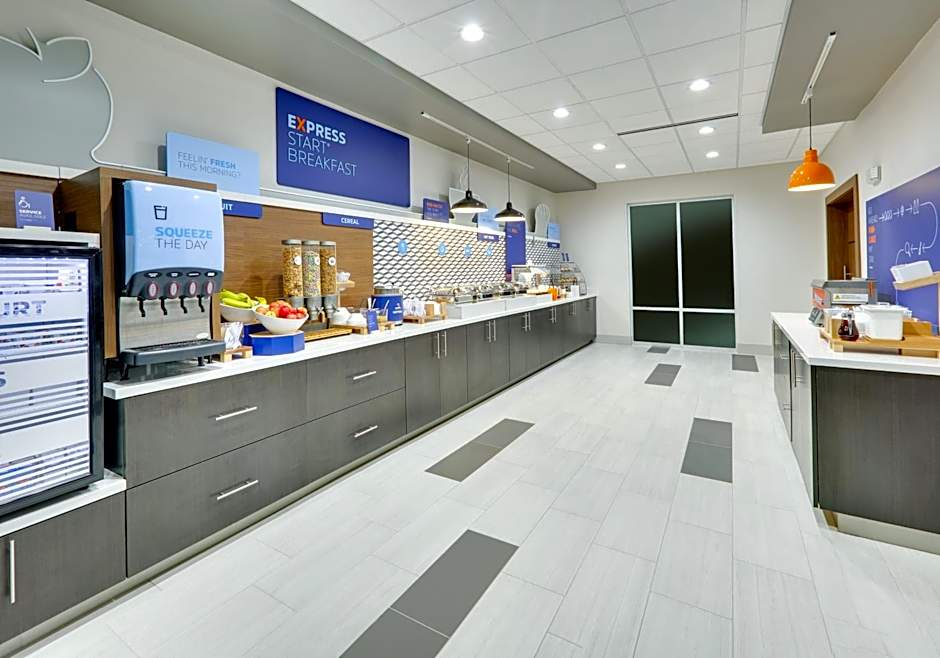 Holiday Inn Express And Suites Plano - The Colony By IHG