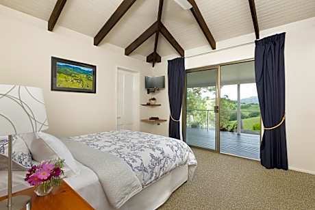 Queen Room with Garden View - Blue