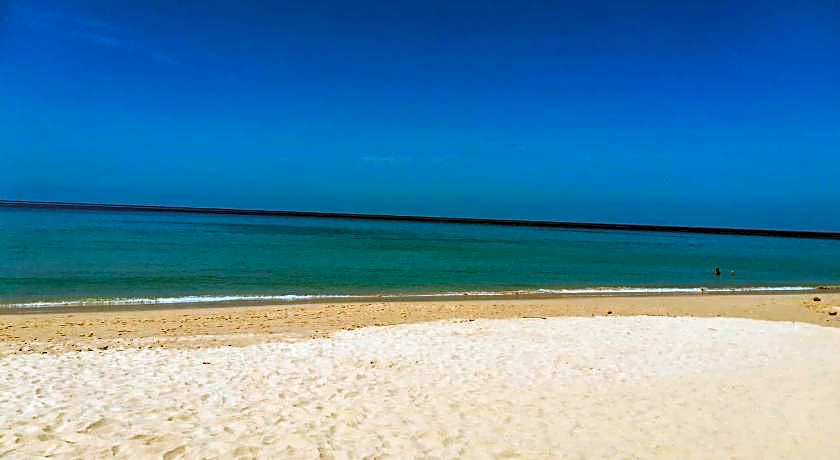 Aromdee @Naithon Beach