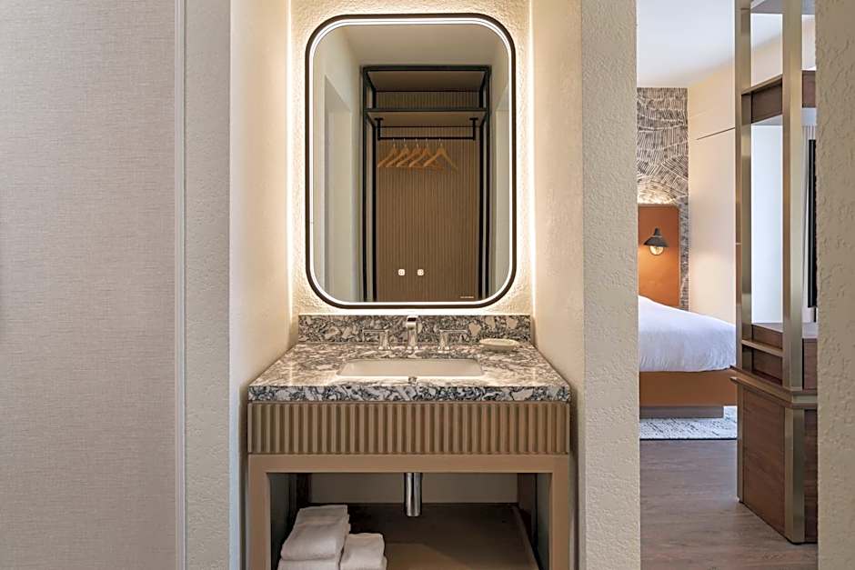 Burton House, Beverly Hills, A Tribute Portfolio Hotel