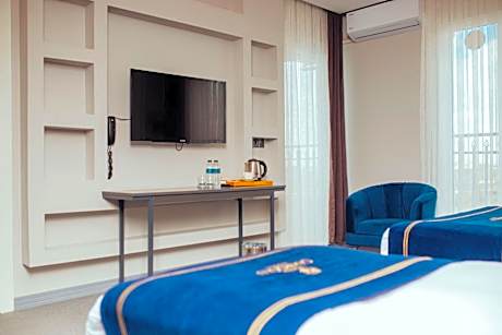 Deluxe Family Suite