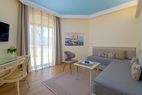 Family Suite with Side Sea View