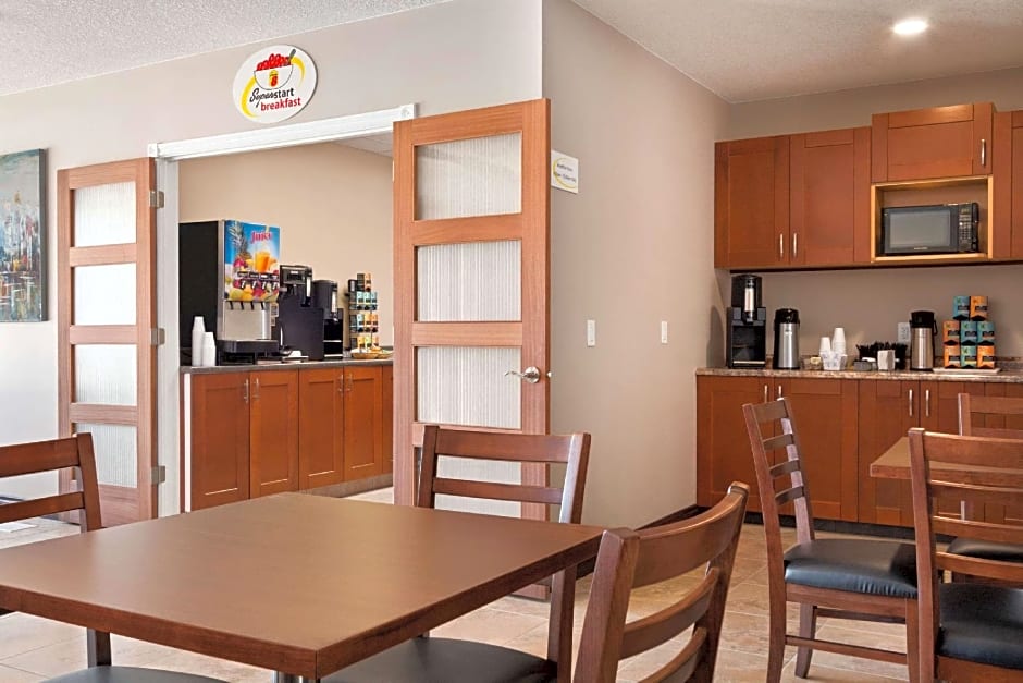 Super 8 by Wyndham Regina