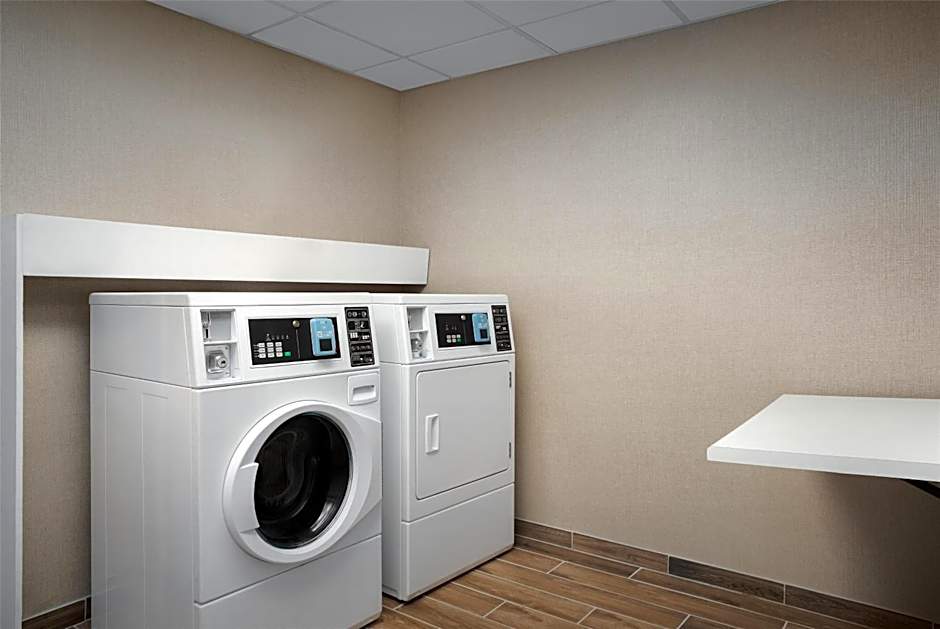 Hampton Inn By Hilton And Suites Omaha Downtown