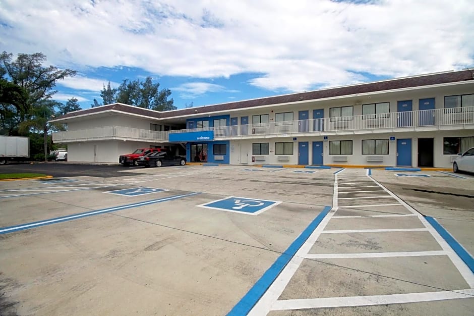 Motel 6 Dania Beach