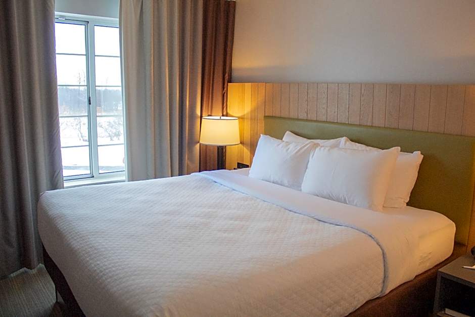 Country Inn & Suites by Radisson, Big Rapids, MI