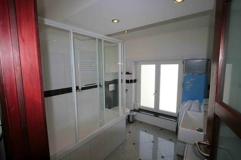 Amosa Liège City Centre Apart Regence 17
