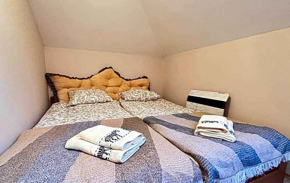 Rabbit's Loft - 2 Bedrooms, Theme Room, Free Parking