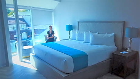 Luxury Suite: One King Bedroom & Living room