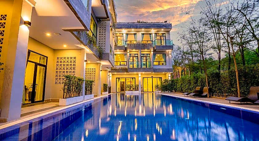 Rainforest Hotel by NSUN