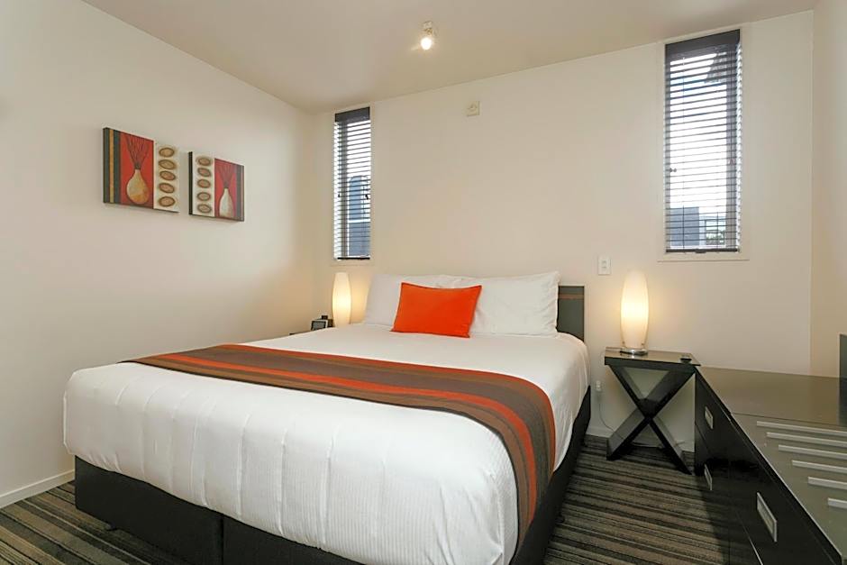 Photo 1 of 19 of 1 Bedroom Apartment, Lake View