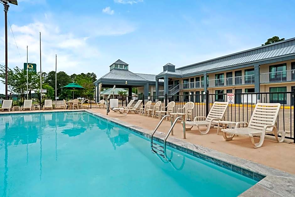 Quality Inn Louisville MS