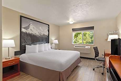 King Room - Disability Access - Non-Smoking