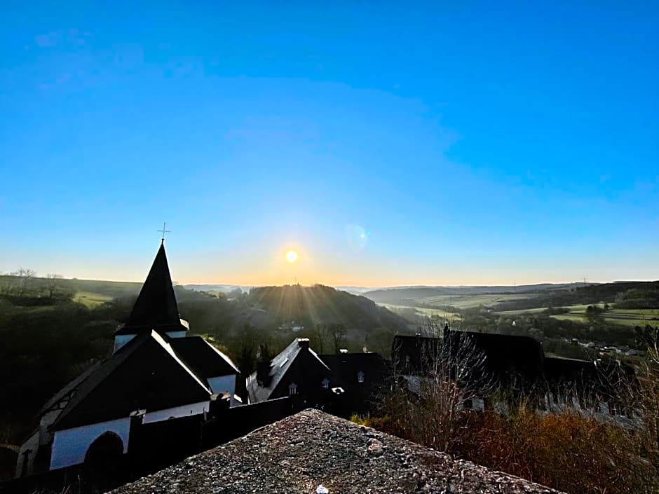 Burghaus & Villa Kronenburg