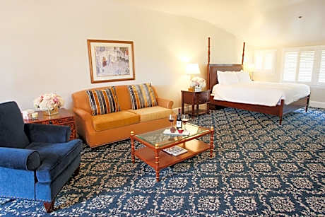 King Room with Roll-In Shower - Disability Access