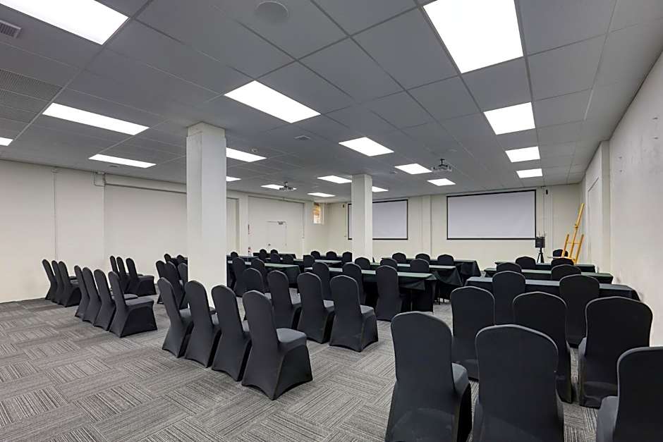 Ramada by Wyndham Hamilton City Center