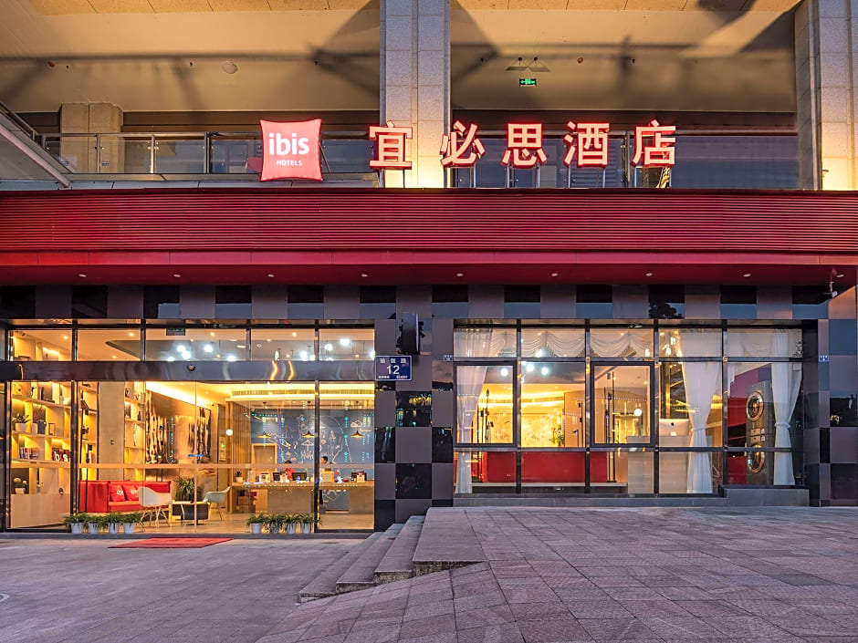 Ibis E'meishan Railway Station Hotel