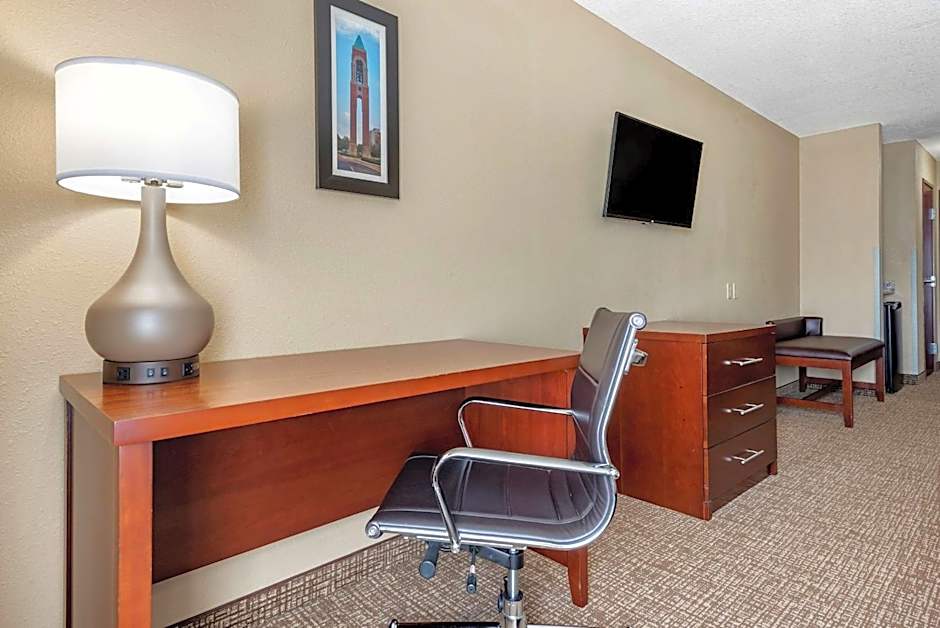 Comfort Inn & Suites Muncie Near University