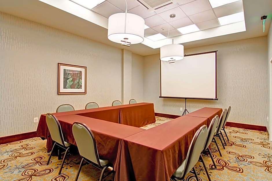 Hilton Garden Inn Woodbridge