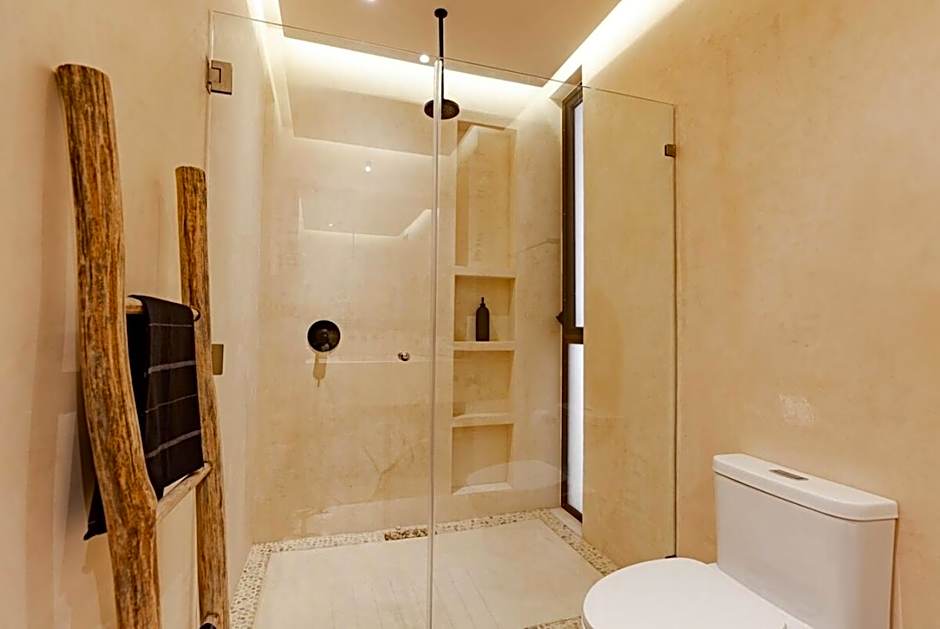 Encanto Luxe Jungle Apt 10min BeachHot TubKing