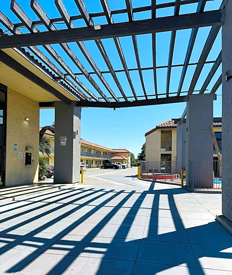 Baymont by Wyndham Bakersfield