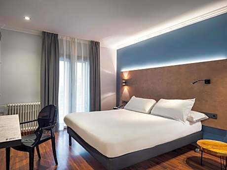 Standard Triple Room with Parking Included